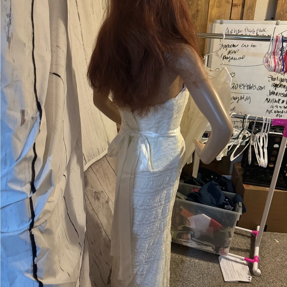 High end wedding dress, ivory colored, size 4, small - Picture 4 of 5
